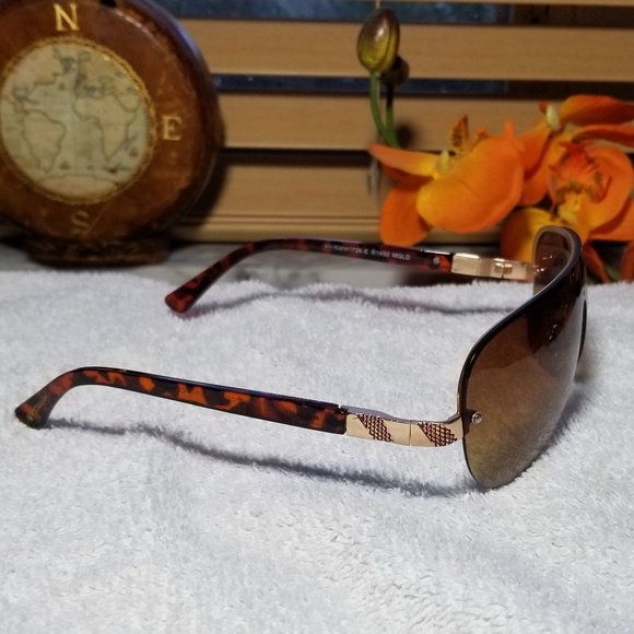 Rocawear Accessories - Rocawear Shield Aviators for Real Housewives